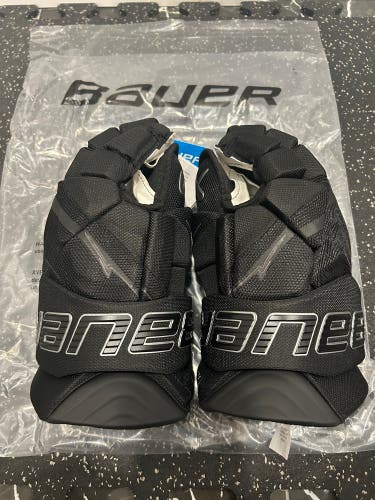 Bauer Vapor Flylite Gloves 13" (New)