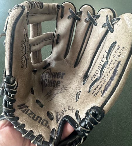 Used Mizuno Gpp 900 9" Fielders Glove