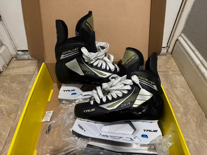 Black/Yellow True Hockey Skates Regular Width 8.5 (Used)