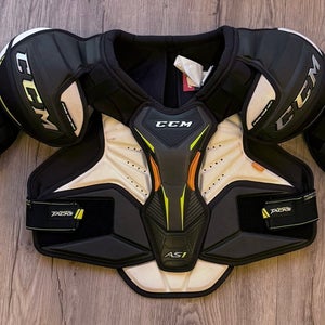 Large Senior CCM Super Tacks AS1 Shoulder Pads Pro Stock (Used)