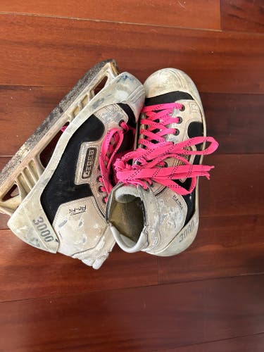 Hockey Goalie Skates Bauer Supreme 3000 Ice Hockey Goalie Skates US Size 9.5 Senior