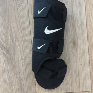 Nike leg Guard (New)