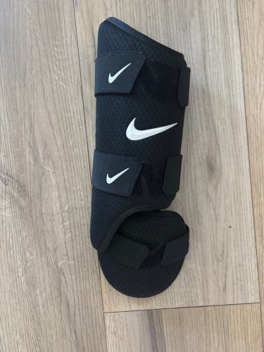 Nike leg Guard (New)
