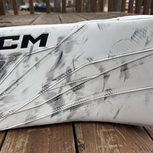 CCM Axis XF Pro blocker Senior