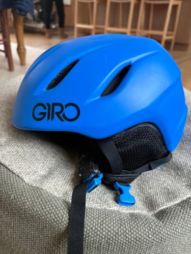 Unisex Small Giro G9 Helmet (Used)