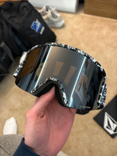 Unisex Volcom Snowboard Goggles Medium (Used)