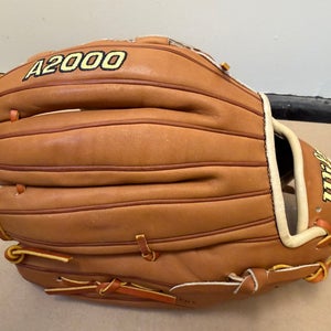 2026 Wilson A2000 RH Pitcher's Baseball Glove 12" (New)
