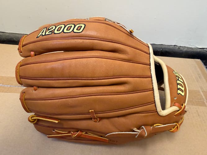 2026 Wilson A2000 RH Pitcher's Baseball Glove 12" (New)