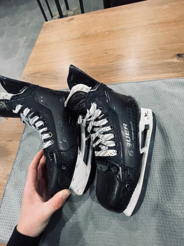 Black 2024 Bauer Supreme Shadow Hockey Skates Narrow Width Size 4 (Used)