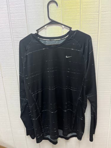 Nike Running Tee Men’s XL Dri-Fit LS Black Activewear Shirt Athleisure Fitness
