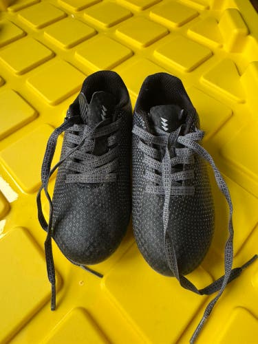 Gray Kids 8K (Toddler) Youth DSG Cleats (Used)