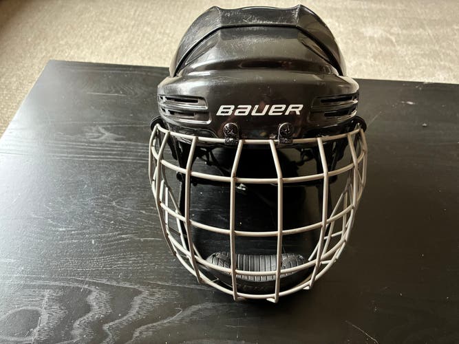 Large Bauer 2100 Helmet (Used)