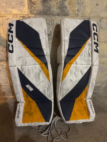 32" 2024 CCM EFlex 6.5 Goalie Leg Pads (Used)