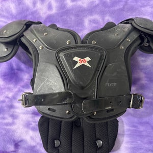 Small Youth Xenith Flyte Shoulder Pads (Used)