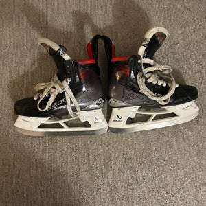 Black 2023 Bauer Vapor X5 Pro Hockey Skates Regular Width 8 (Used)