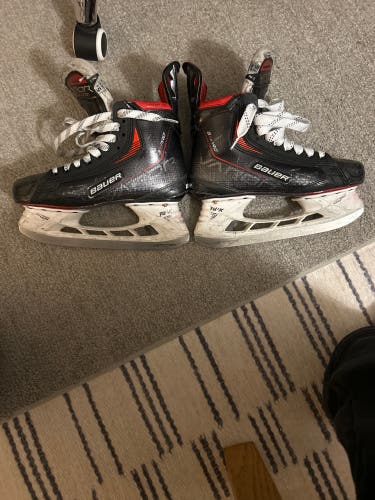 Black 2021 Bauer Vapor 3X Pro Hockey Skates Regular Width Size 5.5 (Used)