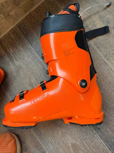 Mondo 27 & 27.5 Men's Tecnica All Mountain Mach 1 MV 130 Ski Boots Stiff Flex (Used)