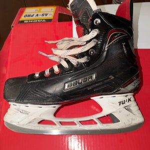 2017 Bauer Vapor X600 Hockey Skates Regular Width 8.5 (Used)