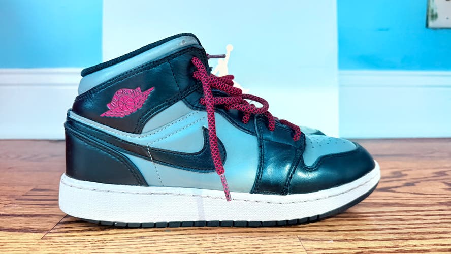 Black Men's 5.5Y (Big Kids / Youth) Youth Air Jordan 1 Mid Shoes (Used)