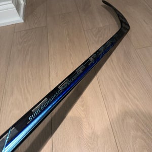 Senior CCM Vizion 2 Right Handed Hockey Stick P28 65 Flex (New)