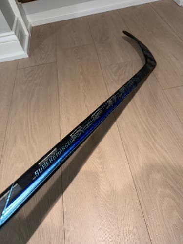 Senior CCM Vizion 2 Right Handed Hockey Stick P28 65 Flex (New)