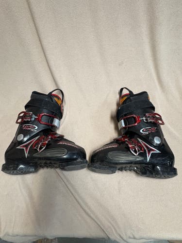 Mondo 26 & 26.5 Unisex Nordica All Mountain Live fit plus Ski Boots (Used)
