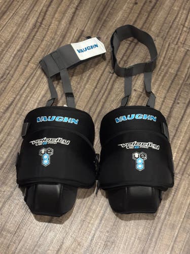 Vaughn Velocity VE8 Pro Hockey Goalie Knee Pads Senior Black New without Tags