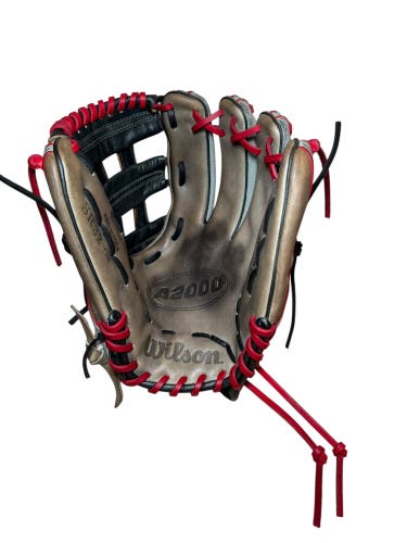 Wilson A2000 RH Softball Glove 12" (Used)