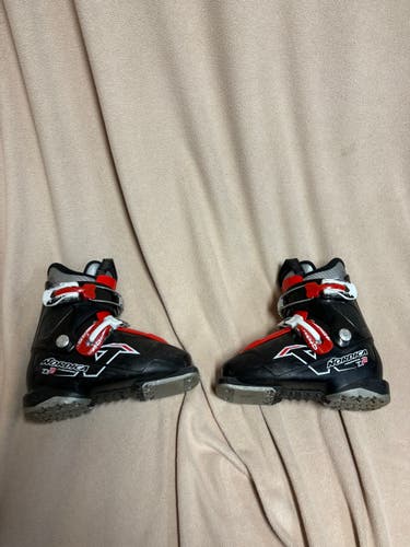 Mondo 18 & 18.5 Nordica T2 Ski Boots (Used)