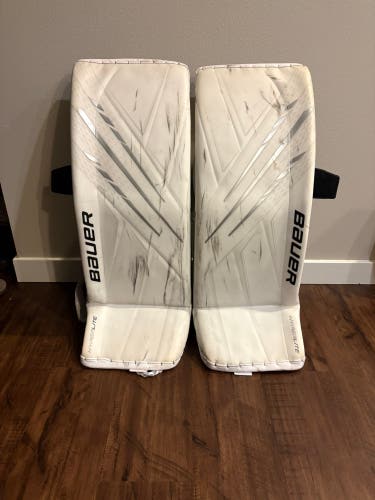32"  Senior XS Bauer Vapor Hyperlite Goalie Leg Pads (Used)