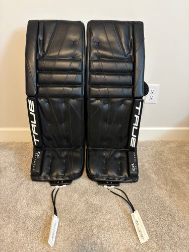 33" True Catalyst 7X3 Goalie Leg Pads (Used)