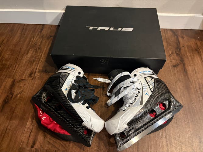 True One Piece Hockey Goalie Skates Regular Width 9.5 (Used)
