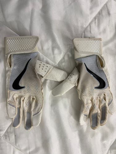 Small Nike Youth Batting Gloves (Used)