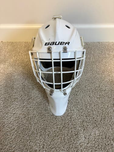 Senior Medium Bauer 950 Goalie Mask (Used)