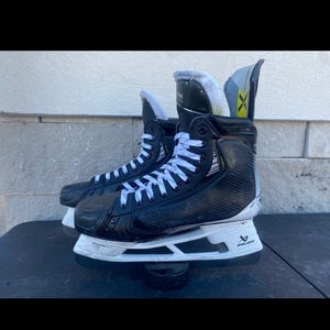2023 Bauer Vapor Hyperlite 2 Hockey Skates Regular Width 11 (Used)