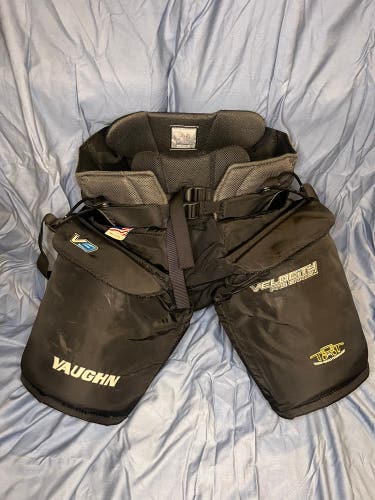 Senior Large Vaughn V9 Hockey Goalie Pants (Used)