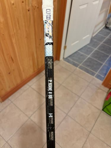 Pro Stock Bauer Nexus DK ( True Build ) Patrick Kane Stick Dresse as Twitch