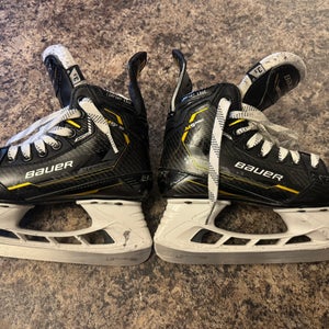 Bauer Supreme M5 Pro Hockey Skates Regular Width Size 3.5 (Used)