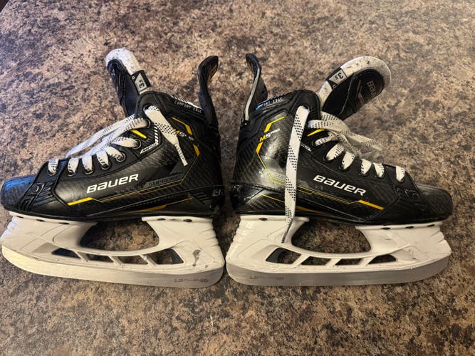 Bauer Supreme M5 Pro Hockey Skates Regular Width Size 3.5 (Used)