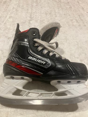 2019 Bauer Vapor 2X Hockey Skates Regular Width 12.5 (Used)