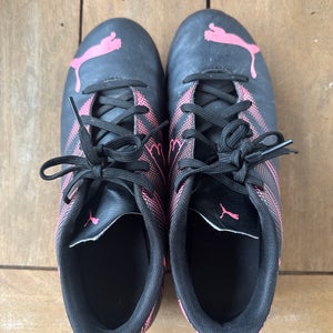 Black Kids 5.5Y (Big Kids / Youth) Puma Turf Cleats Cleats (Used)