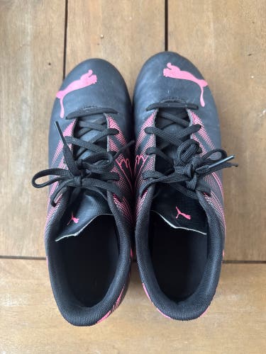 Black Kids 5.5Y (Big Kids / Youth) Puma Turf Cleats Cleats (Used)