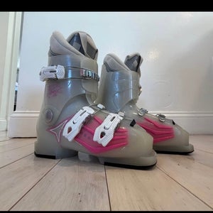 Mondo 22 & 22.5 Unisex Atomic Hawx All Mountain Ski Boots (Used)