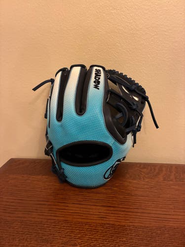 Shadow shade 22 baseball glove