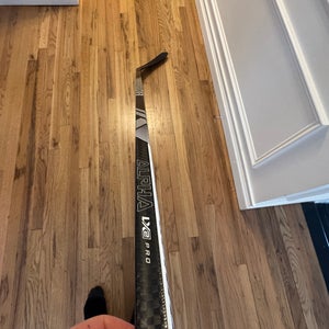 Senior Warrior Alpha LX2 Pro Right Handed Hockey Stick 95 Flex Pro Stock (Used)