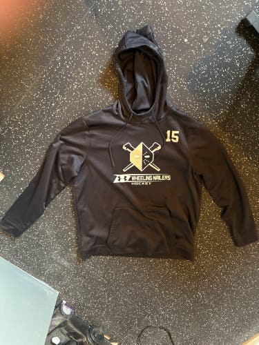 Black Men's XL Under Armour Sweatshirt (Used)