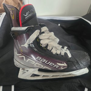 Black/White Bauer Vapor Hyperlite Hockey Skates Regular Width 7 (Used)