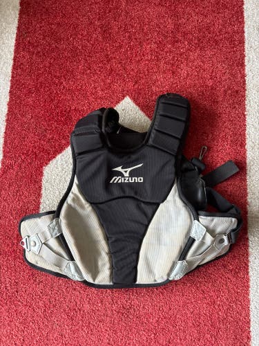 Mizuno Catcher's Chest Protector (Used)