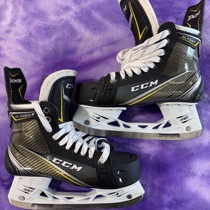 Intermediate CCM Tacks Classic Pro+ Hockey Skates Regular Width 6 (Used)