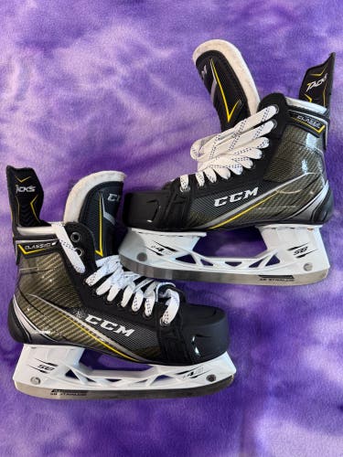 Intermediate CCM Tacks Classic Pro+ Hockey Skates Regular Width 6 (Used)
